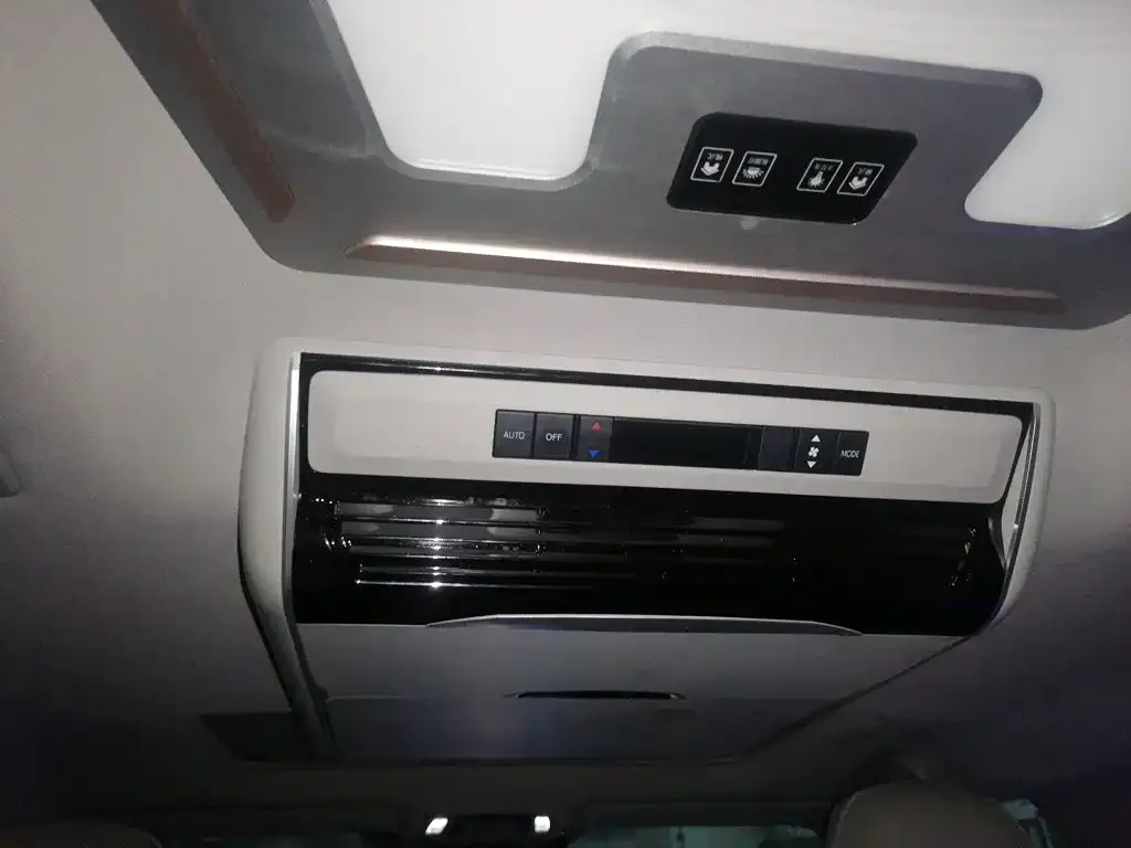 Toyota Sienna — фото 3
