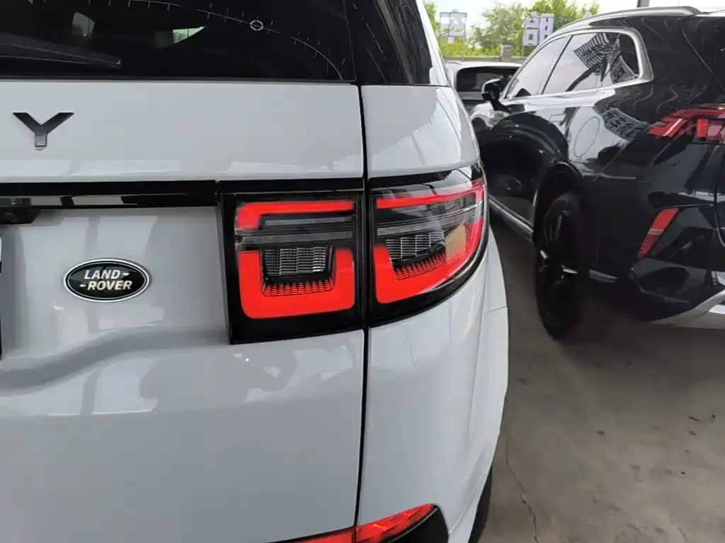 Land Rover Discovery Sport Hybrid — фото 8