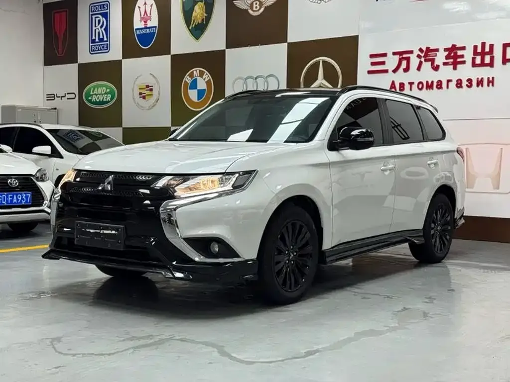 Mitsubishi Outlander — фото 1