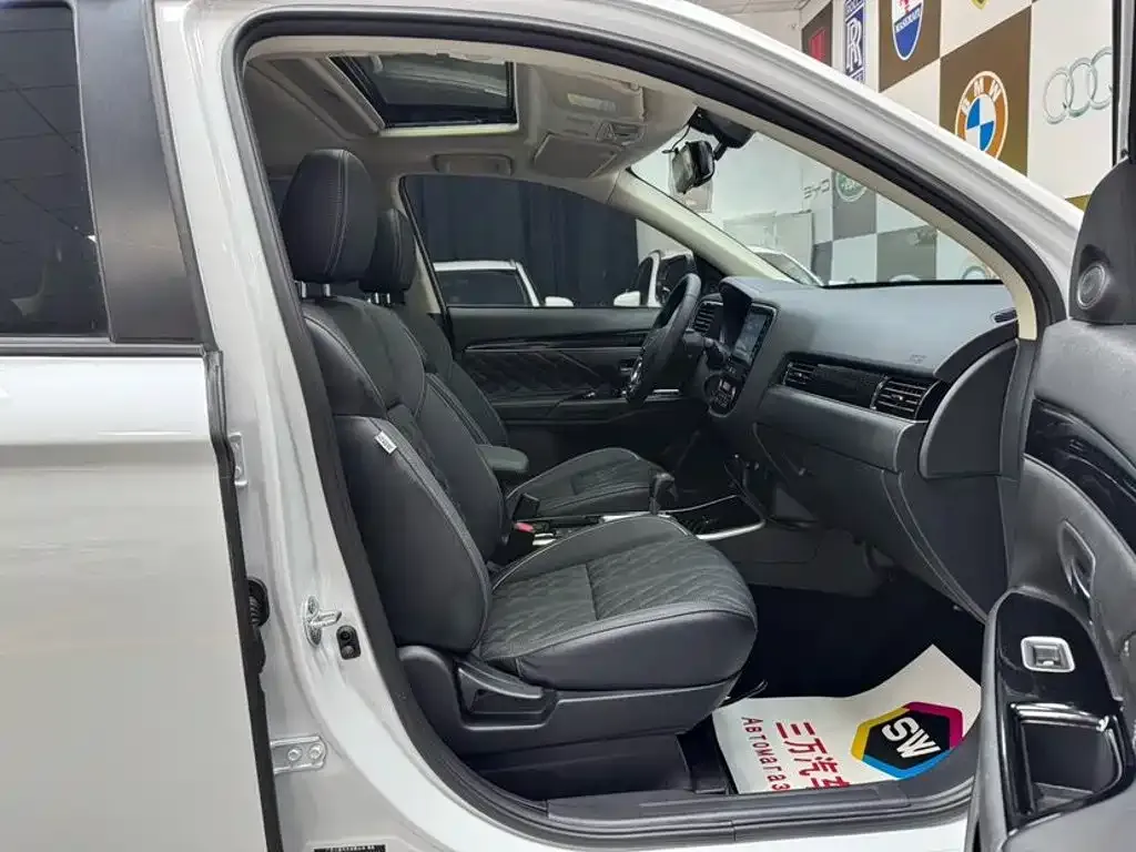Mitsubishi Outlander — фото 4