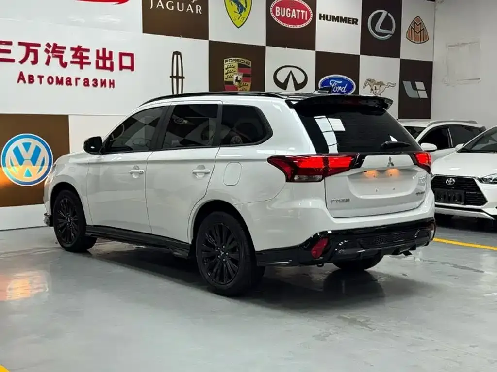 Mitsubishi Outlander — фото 10