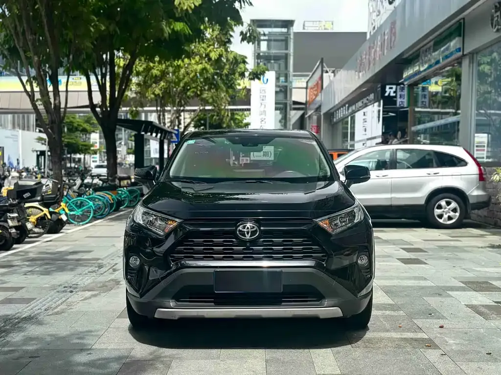 Toyota RAV4 — фото 7