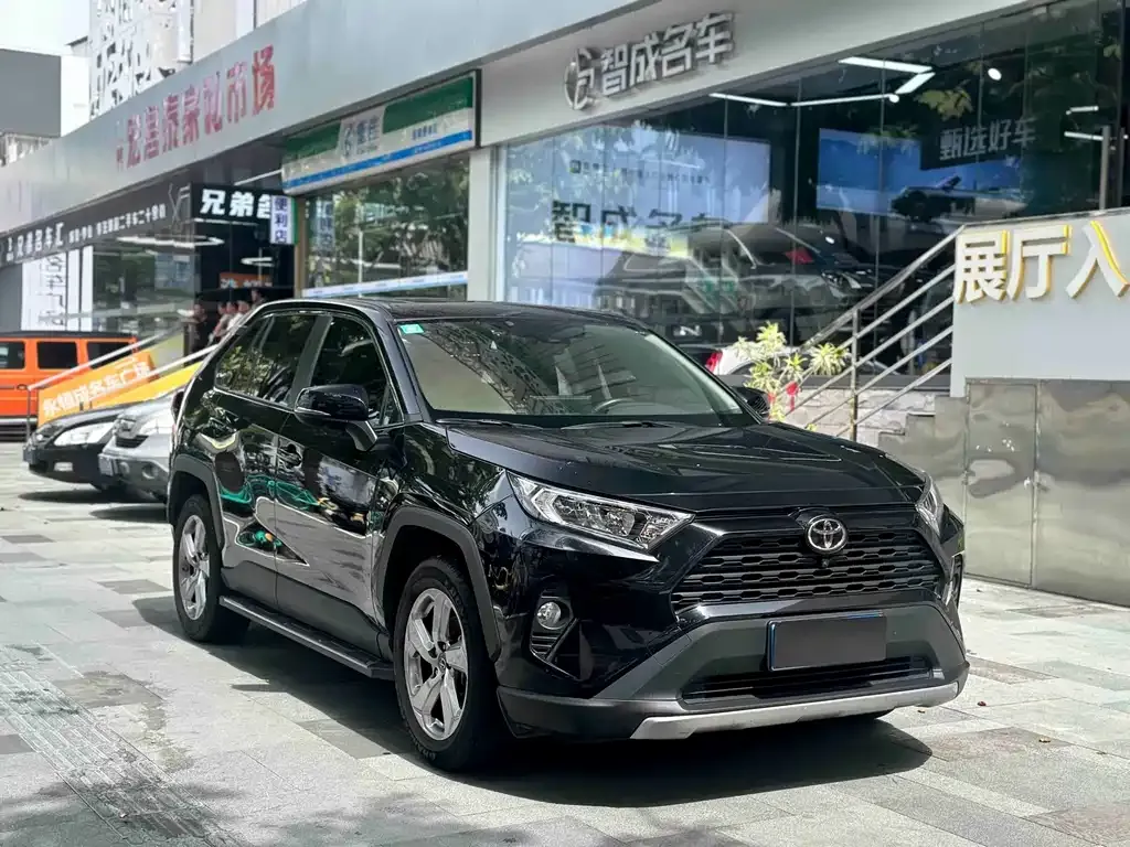 Toyota RAV4 — фото 9
