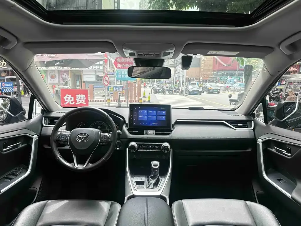 Toyota RAV4 — фото 3