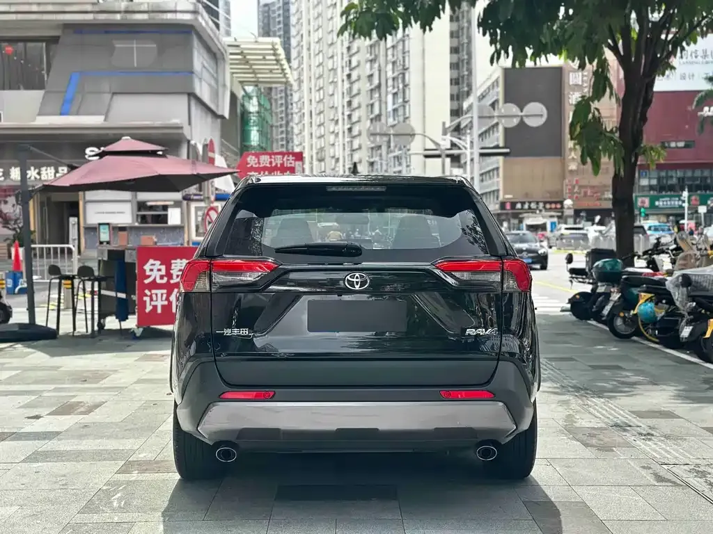 Toyota RAV4 — фото 10