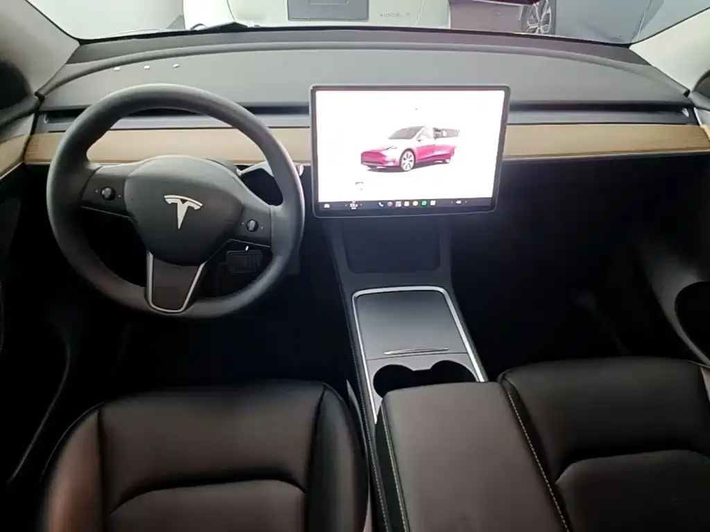 Tesla Model Y — фото 4