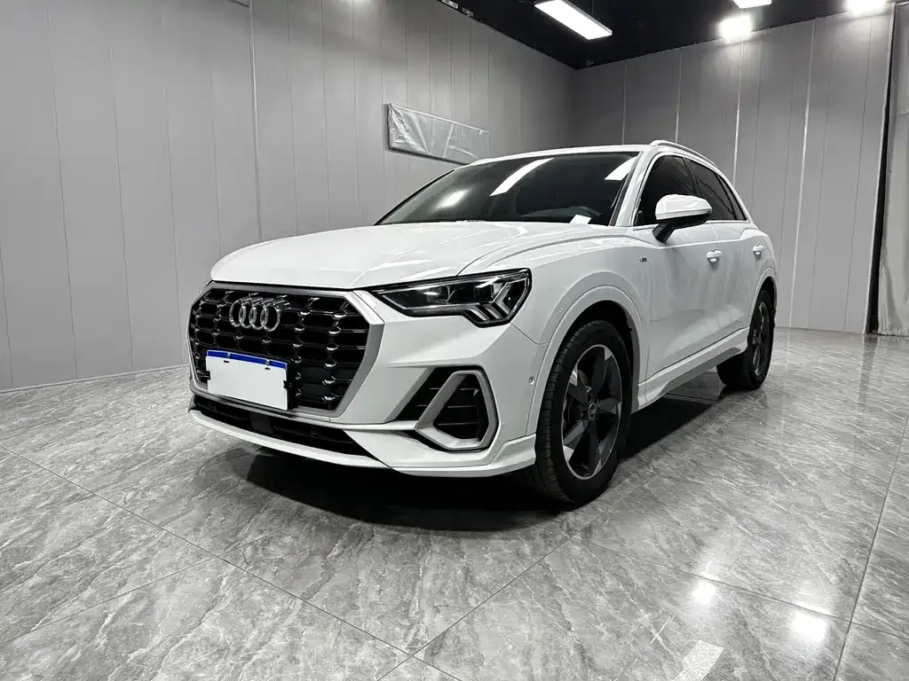 Audi Q3 — фото 1