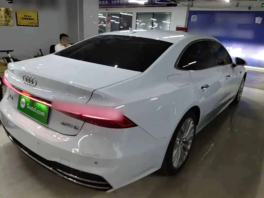 Audi A7L — фото 2