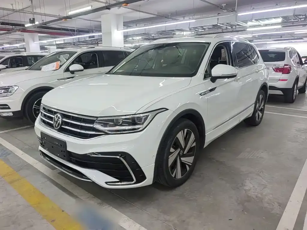 Volkswagen Tiguan L — фото 1