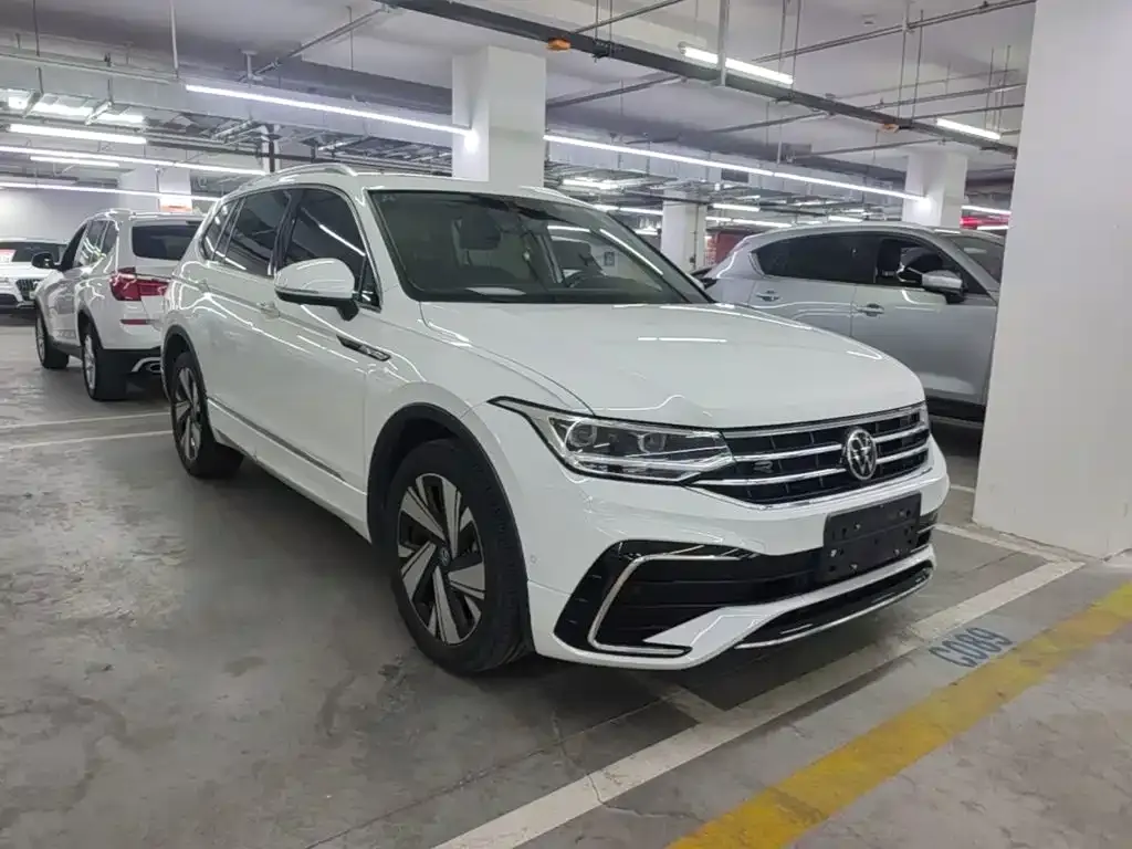 Volkswagen Tiguan L — фото 7