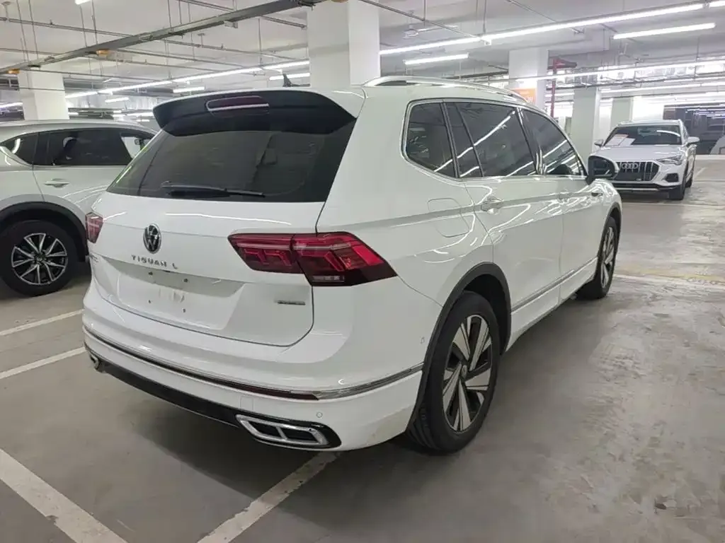 Volkswagen Tiguan L — фото 10
