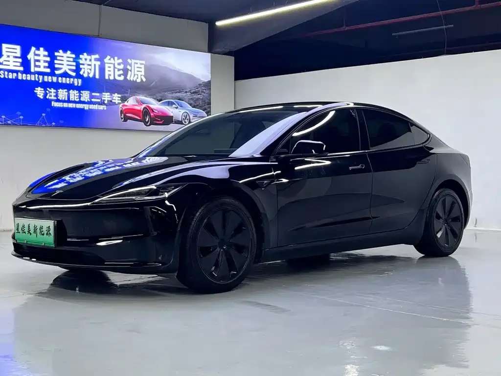 Tesla Model 3 — фото 1