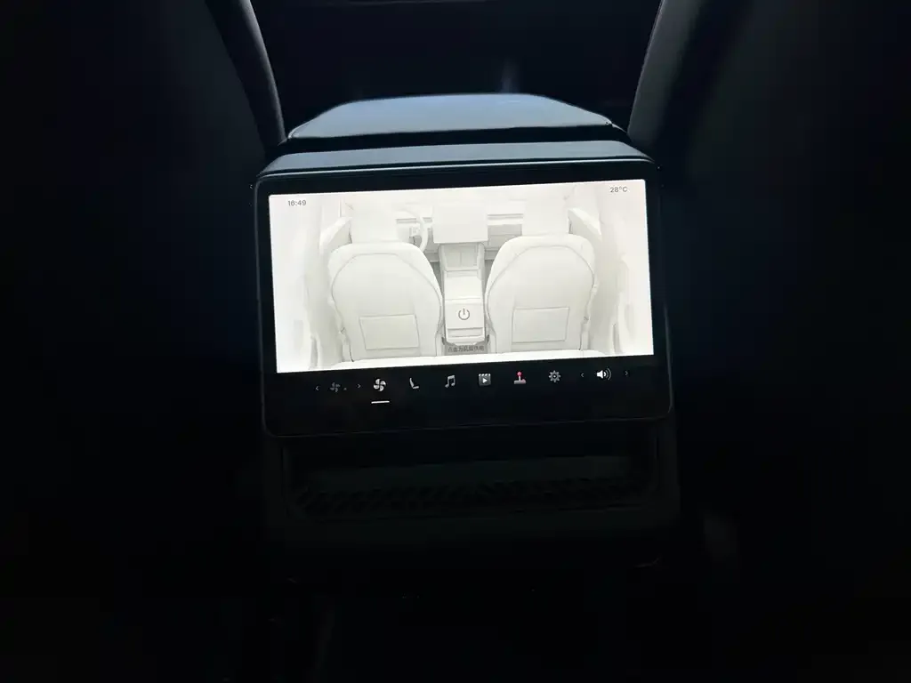 Tesla Model 3 — фото 6