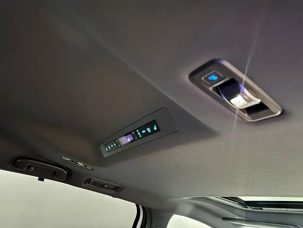 Toyota Sienna — фото 2