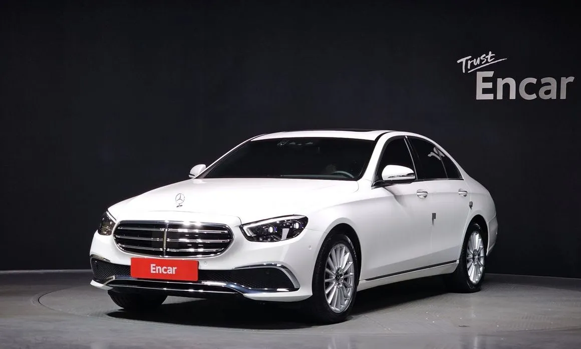 Mercedes-Benz E-Class — фото 1