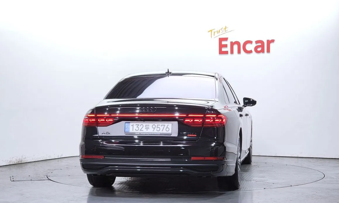 Audi A8 — фото 5
