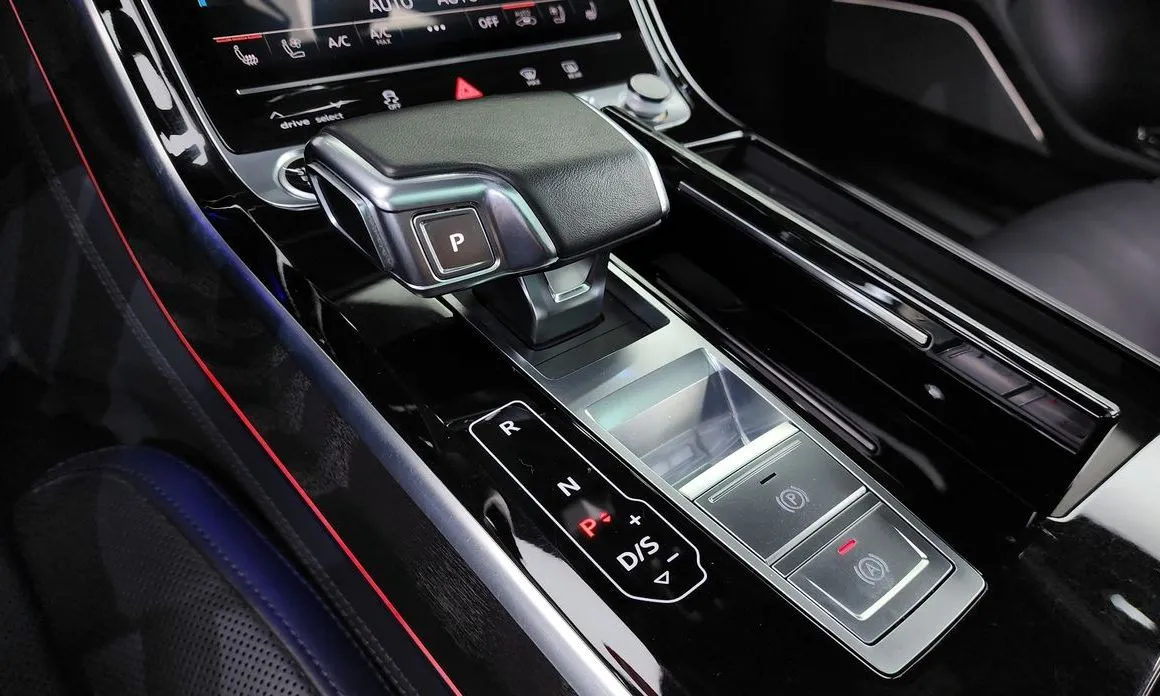 Audi A8 — фото 10