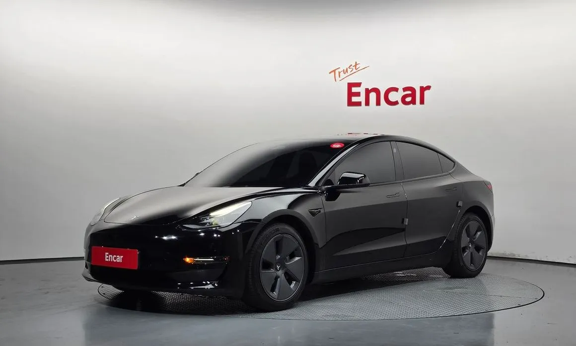 Tesla Model 3 — фото 1