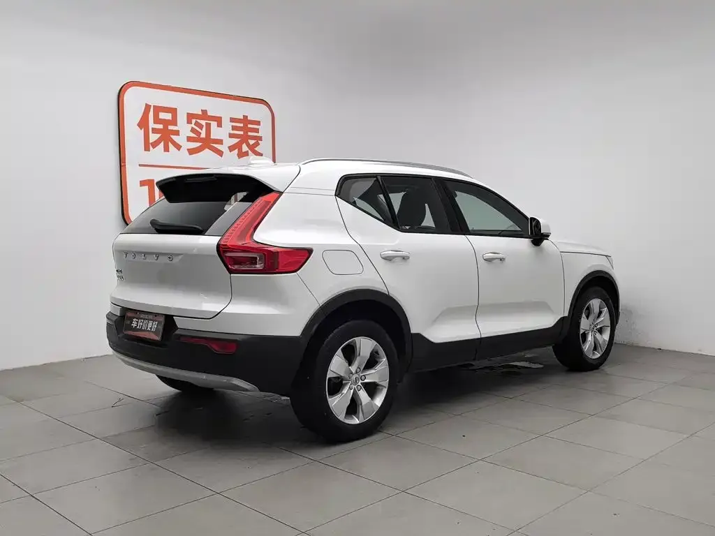 Volvo XC40 — фото 3