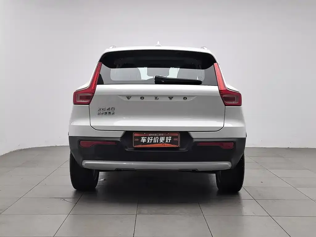 Volvo XC40 — фото 7