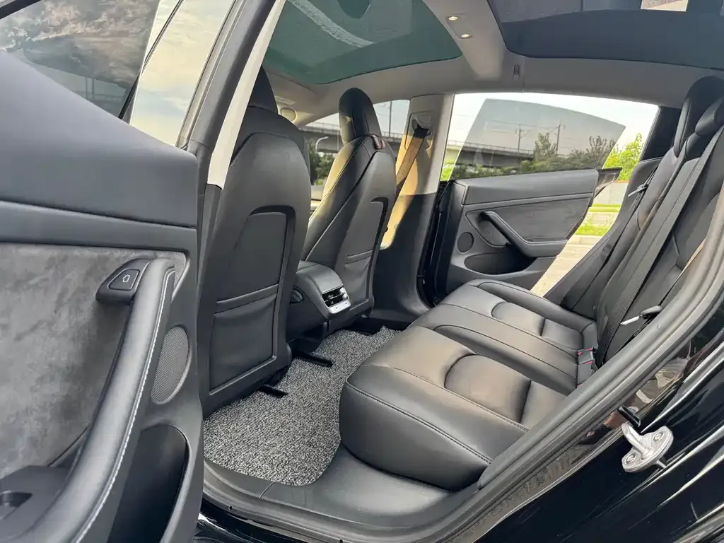 Tesla Model 3 — фото 5