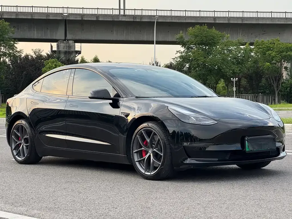 Tesla Model 3 — фото 10