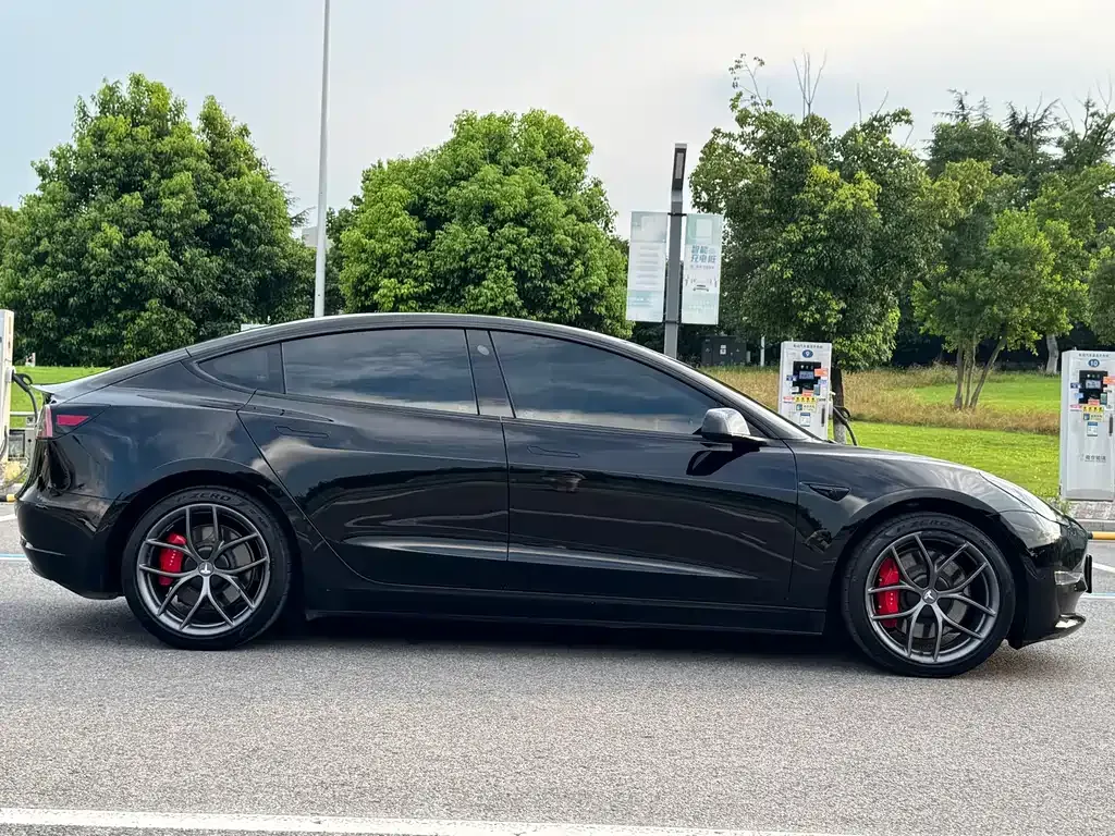 Tesla Model 3 — фото 7