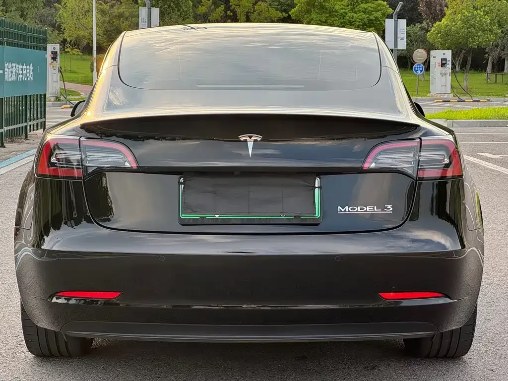 Tesla Model 3 — фото 2