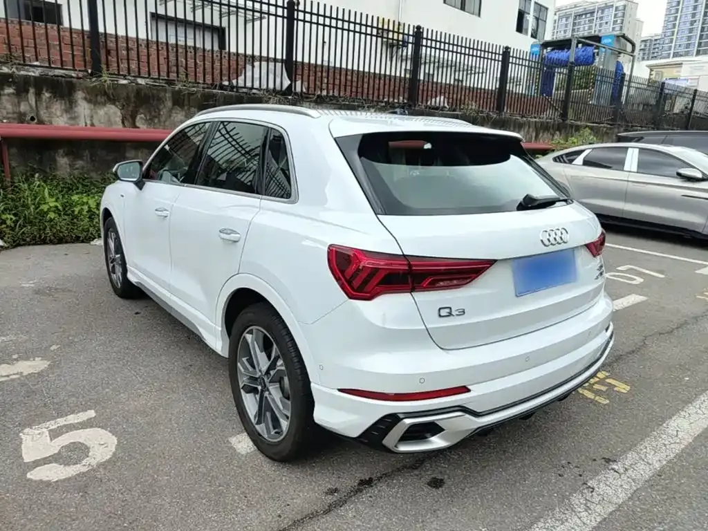 Audi Q3 — фото 8