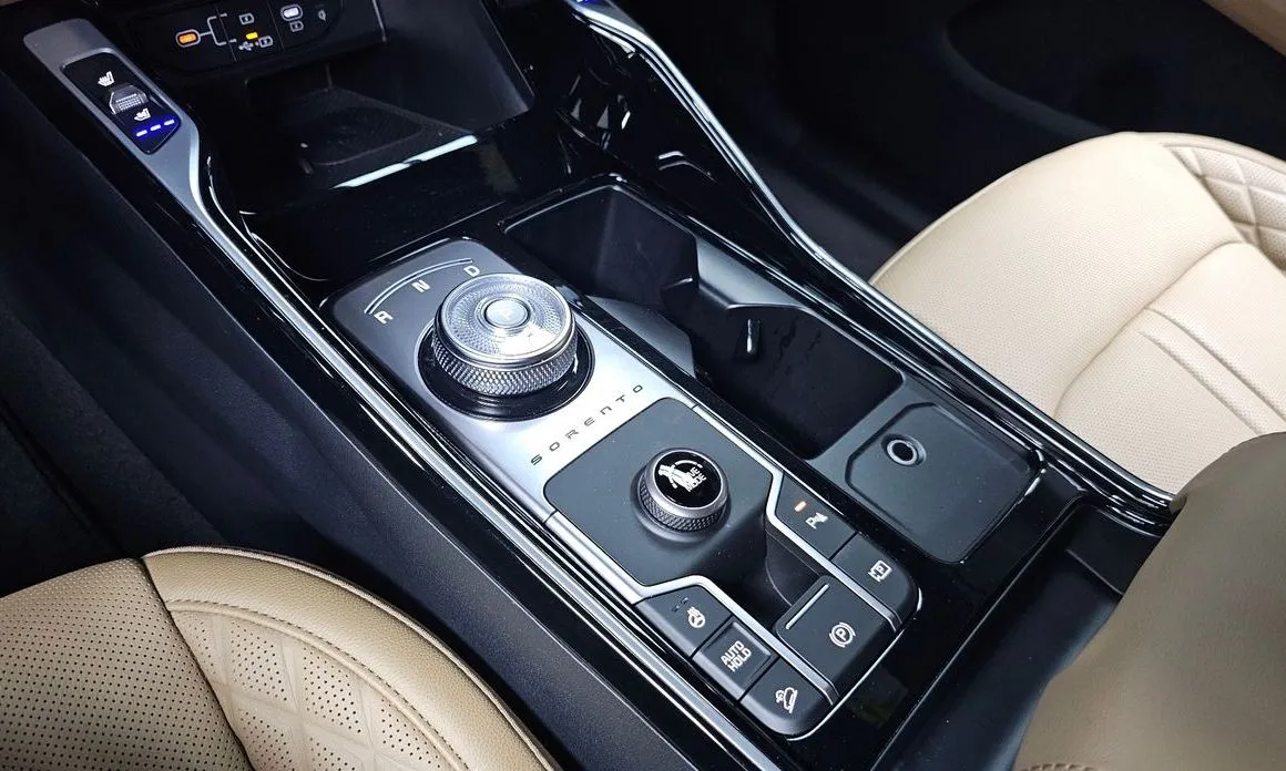 Kia Sorento — фото 6