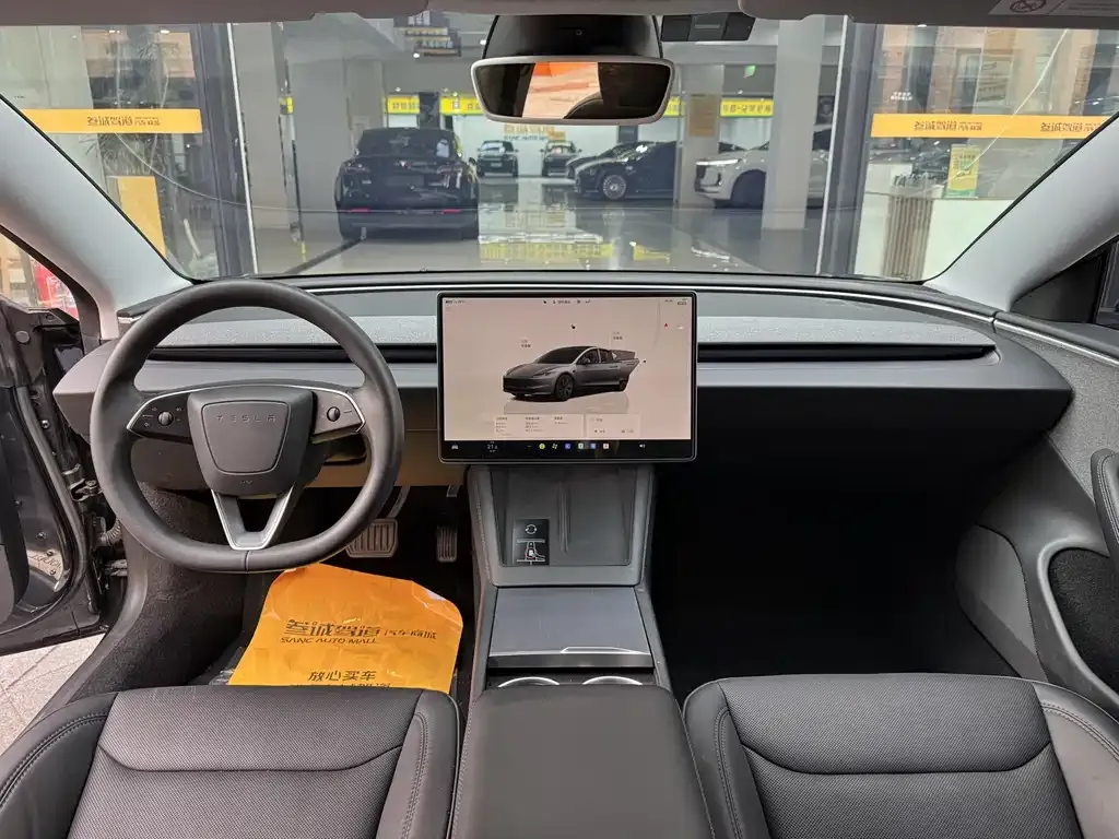 Tesla Model 3 — фото 4