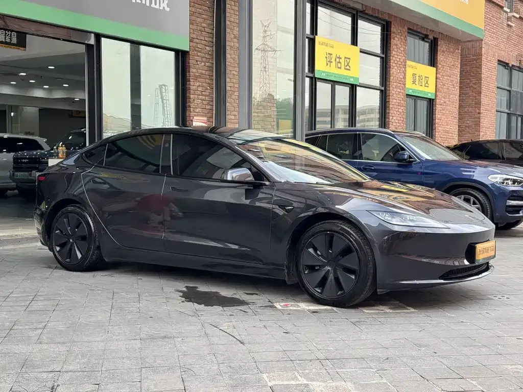 Tesla Model 3 — фото 10
