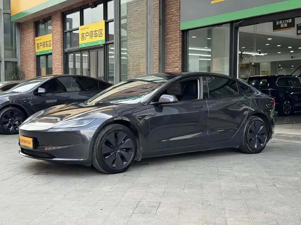 Tesla Model 3 — фото 9