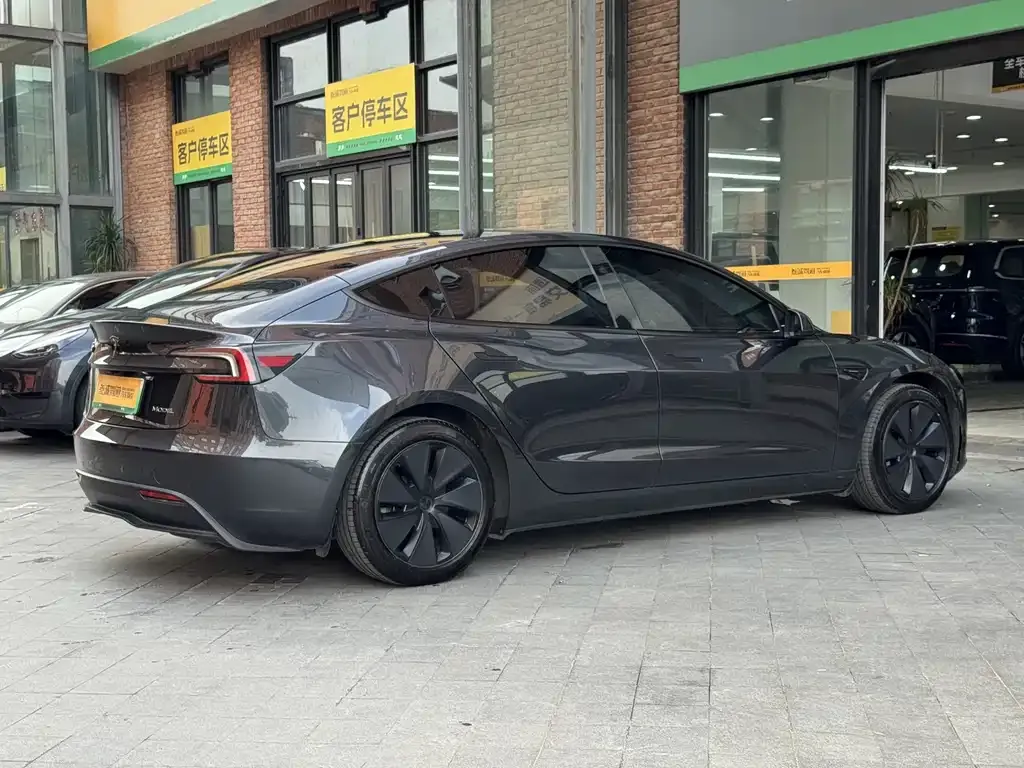 Tesla Model 3 — фото 7