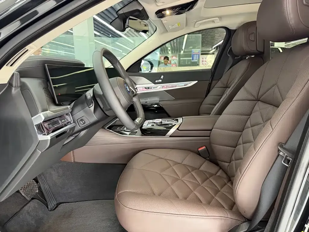 BMW i7 — фото 10