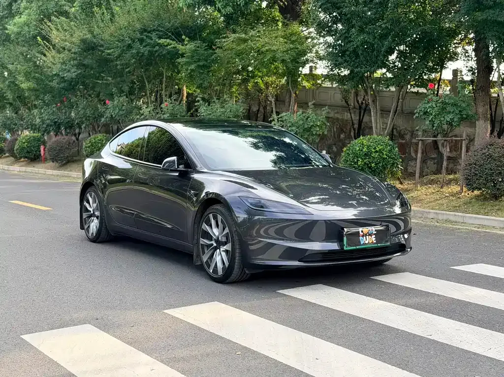 Tesla Model 3 — фото 10