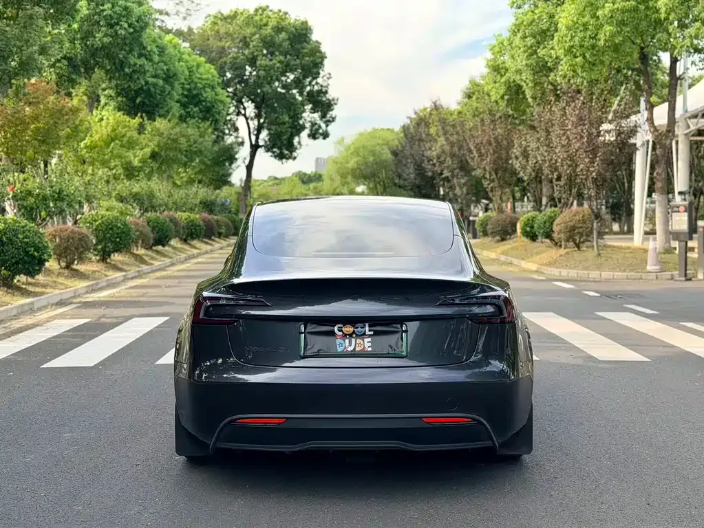 Tesla Model 3 — фото 9