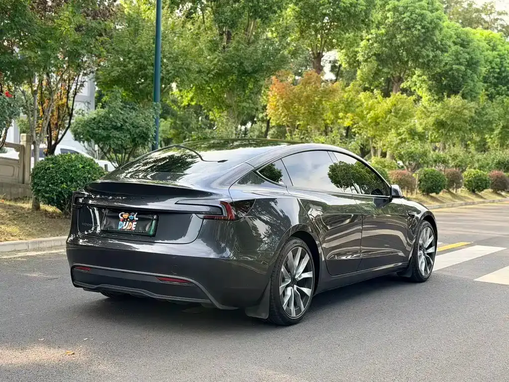 Tesla Model 3 — фото 8