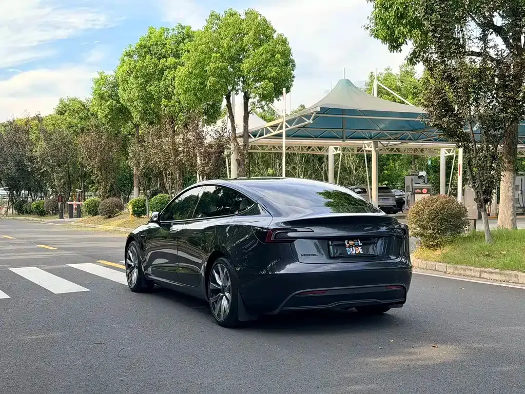 Tesla Model 3 — фото 6