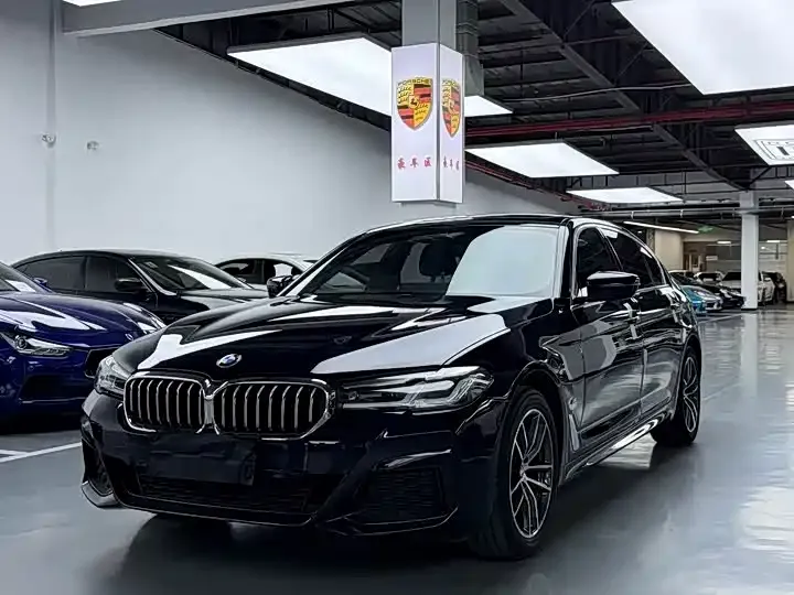 BMW 5 Series — фото 1