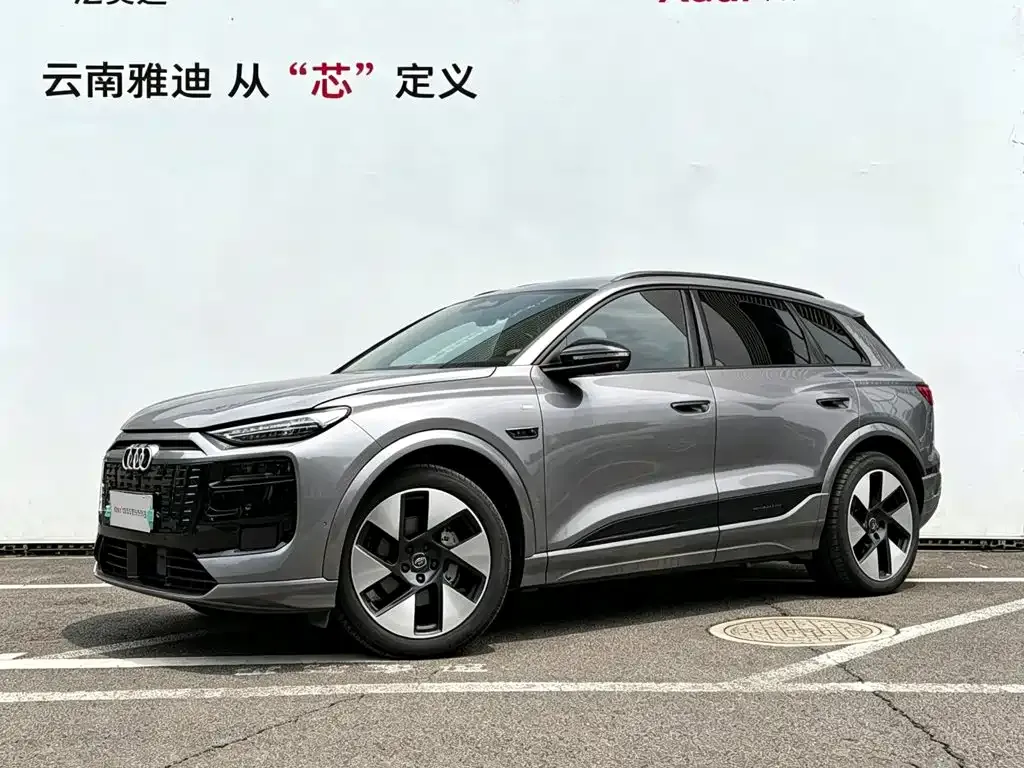 Audi Q6L e-tron — фото 1