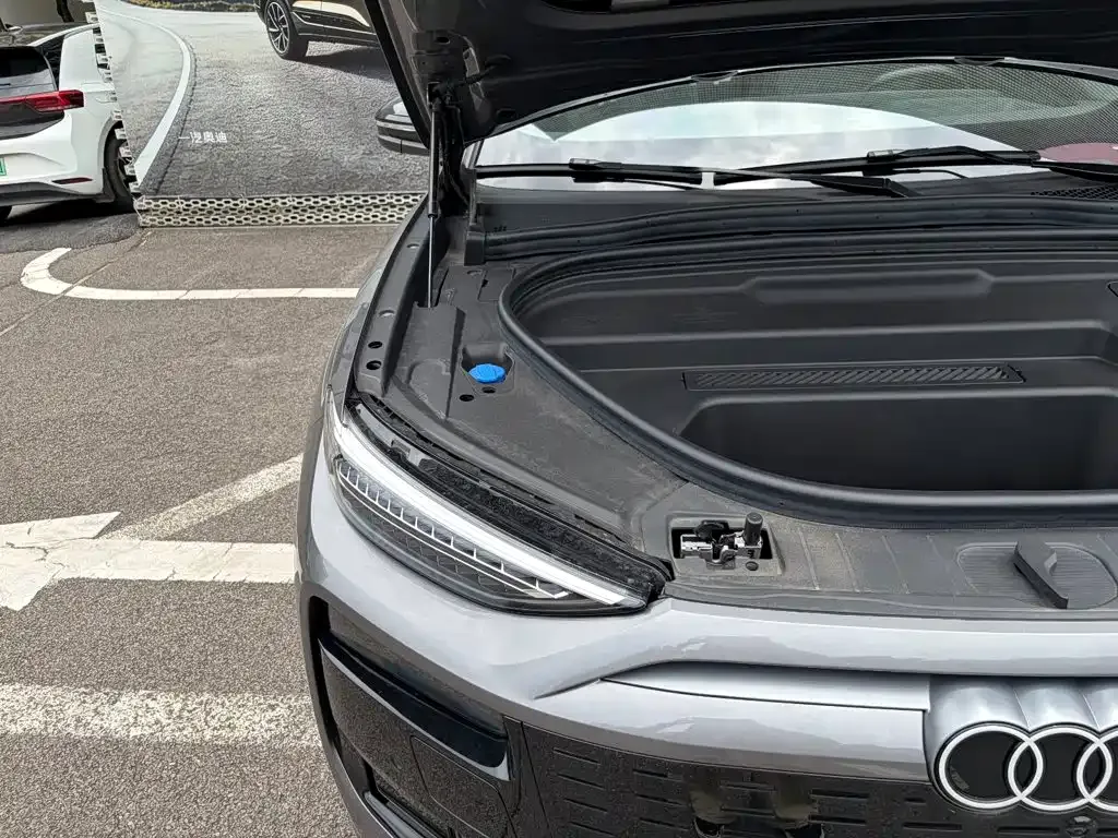 Audi Q6L e-tron — фото 10