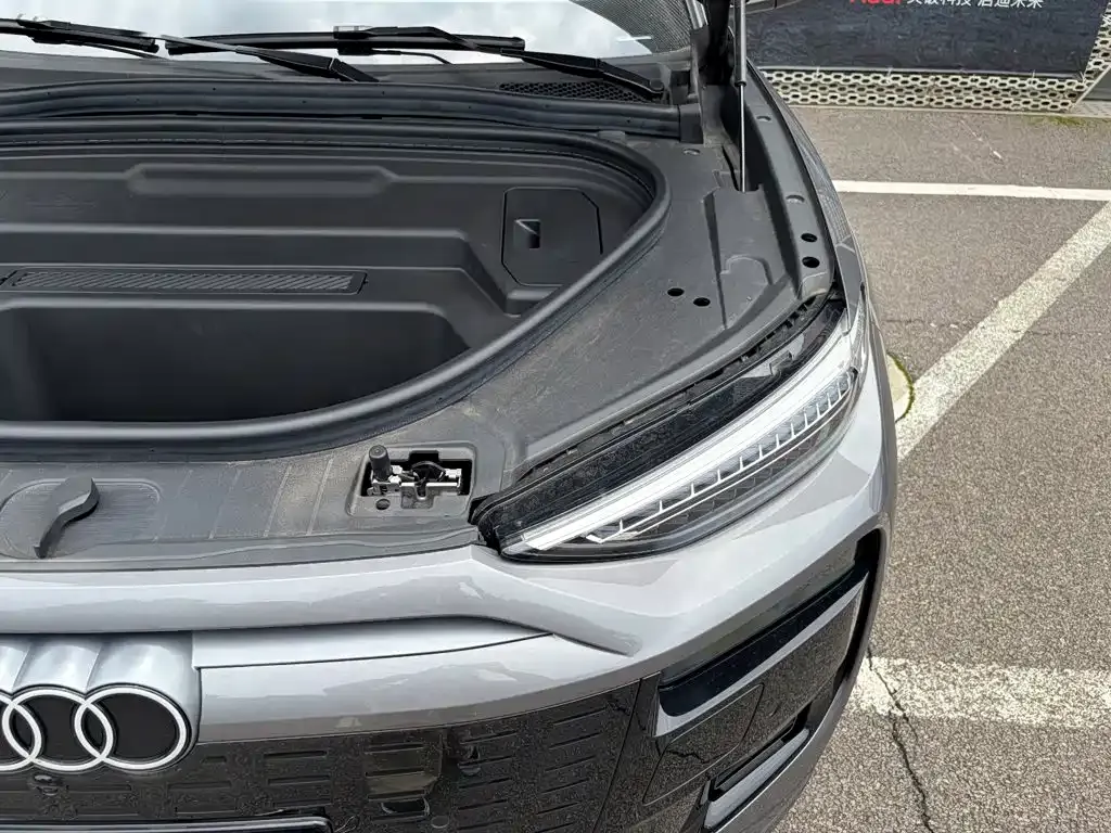 Audi Q6L e-tron — фото 9
