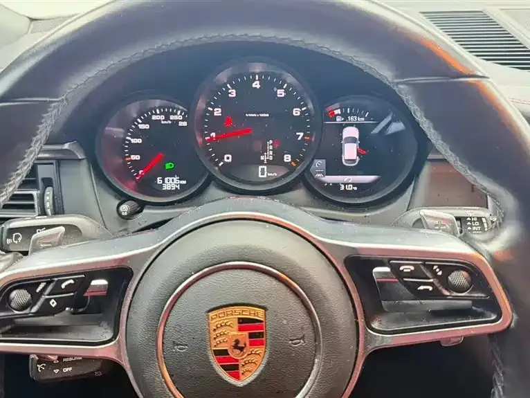 Porsche Macan — фото 10
