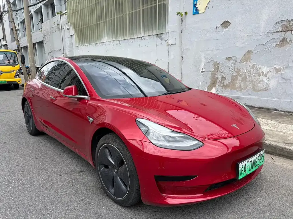 Tesla Model 3 — фото 8