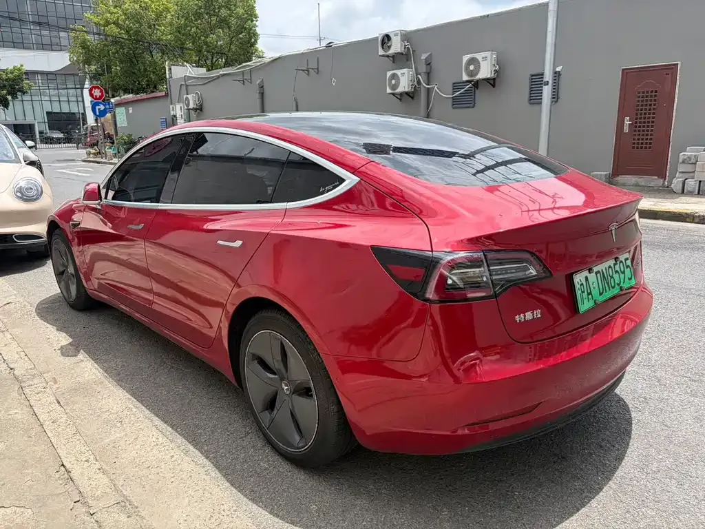 Tesla Model 3 — фото 7