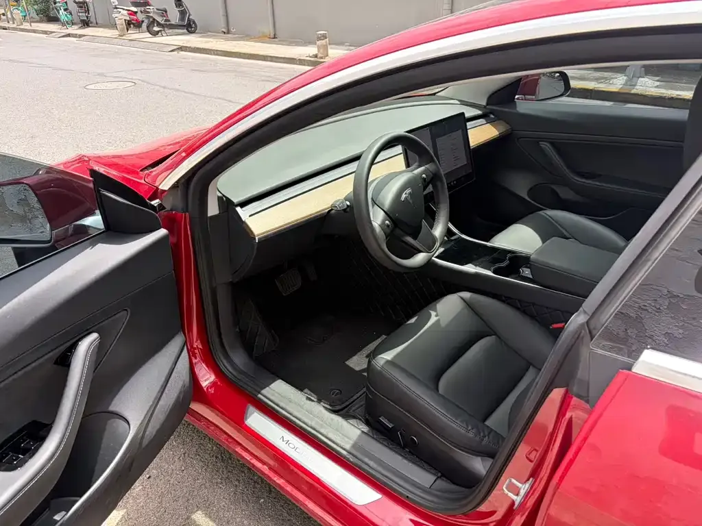Tesla Model 3 — фото 4