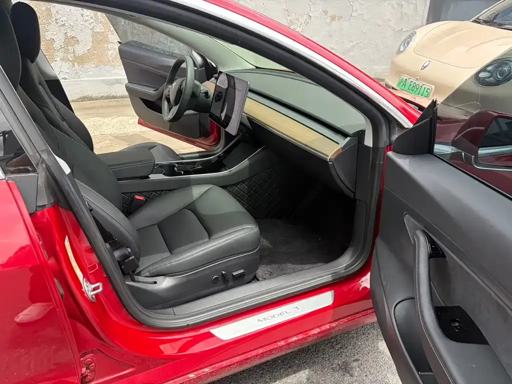 Tesla Model 3 — фото 2