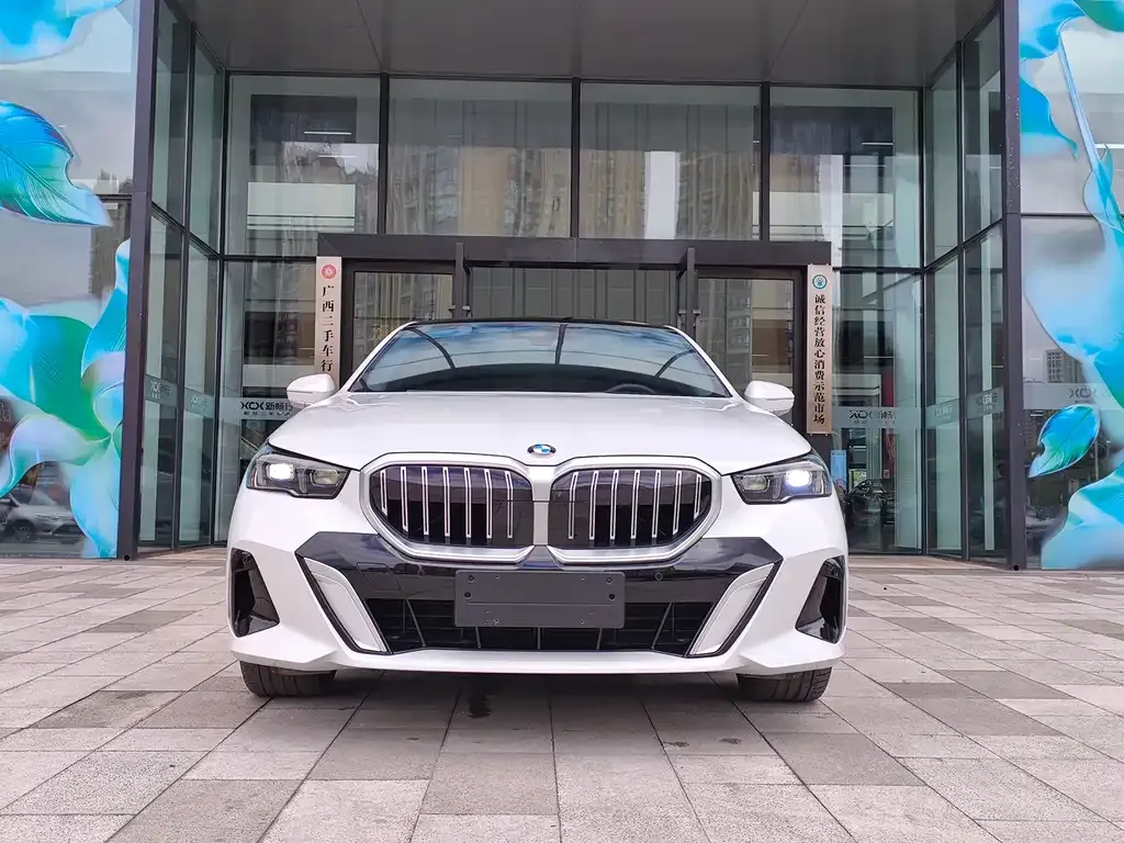 BMW 5 Series — фото 10
