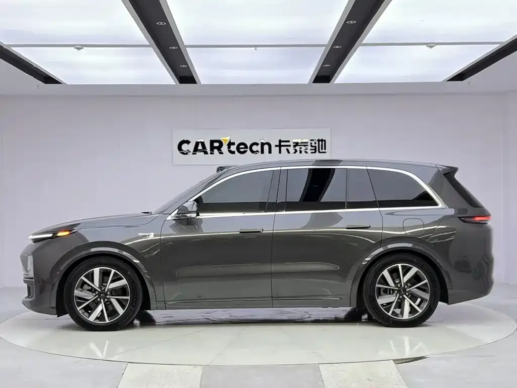 Li Auto L8 — фото 9